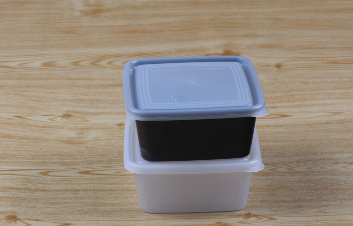 กล่องอาหารเหลี่ยม  SQ-BOX650ml+ฝาสีขุ่น